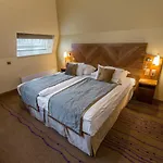 Merchants Crown Suites And Spa