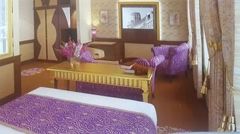 Merchants Crown Suites And Spa Hotel Prag
