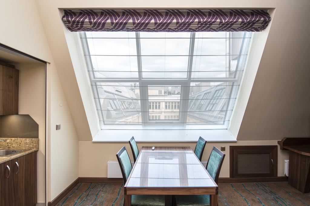 Merchants Crown Suites And Spa Hotel